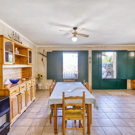 In With Bbq Terrace Apartamento Nadur